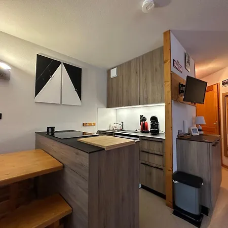 6 Pers. A 1100 - Pieds Des Pistes, Balcon Et Equipe - Fr-1-642-62 Apartment *